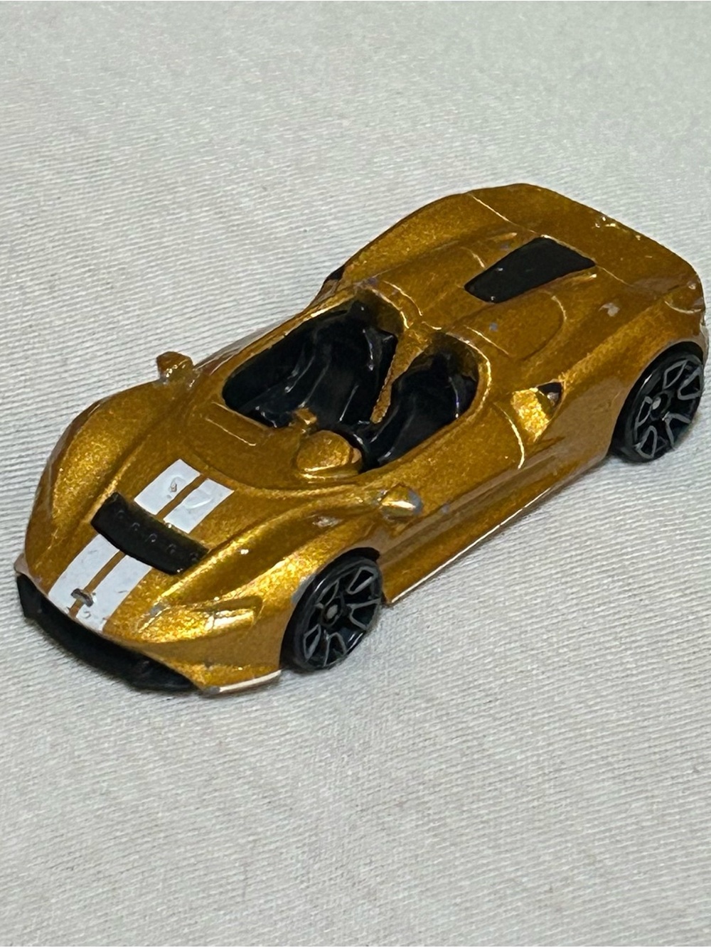 Hot Wheels McLaren Elva Gold White Stripes HW Roadsters Loose 1:64